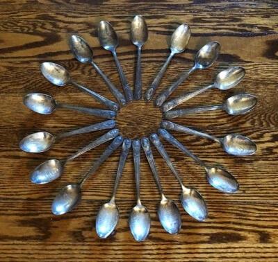 LOT OF 18 WM ROGERS PRESIDENTIAL SPOONS COLLECTION  SILVER PLATED - Image 1 of 4