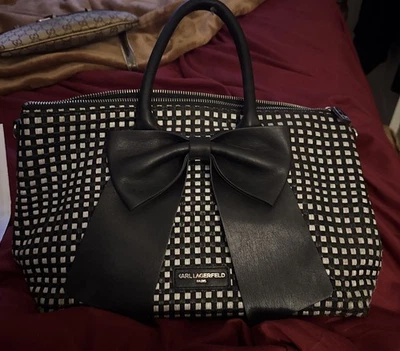 Bolso de mujer Karl Lagerfeld diseño tweed negro/blanco. Arco negro 14 pulgadas X 8 pulgadas Foto 1 de 4