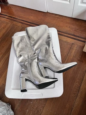 Women's Silver Croc-Embossed Heel Boots - Imagem 1 de 3