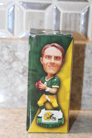 NIB BRETT FAVRE GREEN BAY PACKERSBOBBLEHEAD SGA 3.5" INCH COPPS PICK N SAVE Cover