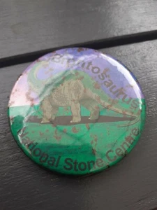 Insignia vintage Brontosaurus del Centro Nacional de Piedra - Imagen 1 de 3
