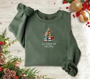 Felpa con albero di Natale ricamata, regalo di Natale, maglione amanti dei libri - Foto 1 di 13