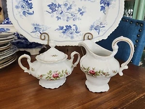 STUNNING JOHANN HAVILAND TRADITIONS FINE CHINA MOSS ROSE CREAMER & SUGAR - Picture 1 of 10