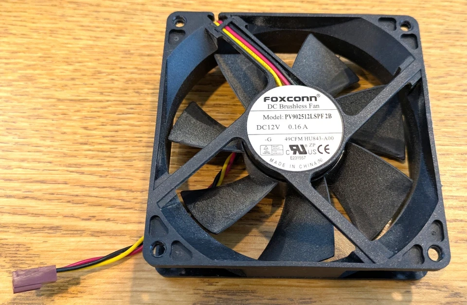 FOXCONN PV902512LSPF 2B  12V 0.16A  3-wire cooling fan - Image 1 of 1