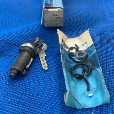 NOS 1964 福特 GALAXIE 500 XL 雷鸟锁 CYLINDER 带 KEYS C4AZ-6243505-C — 第 1/4 张图片
