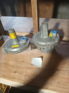 Maxitrol 325-7al210d 1-1/2" npt opd Regulador de Gas Limitadores 5 PSIG 7-11" Salida - Imagen 1 de 4