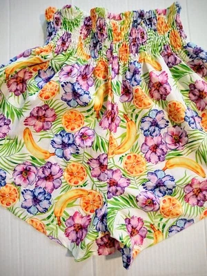 Pantalones cortos de pierna ancha con mameluco floral para mujer (pequeños) Foto 1 de 2