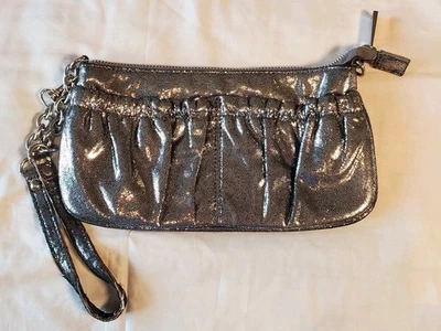 Bolso de Noche Express Brillante Metálico Plateado con Cremallera Muñequera  Foto 1 de 4