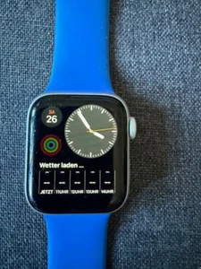 Apple Watch Series 5 40mm Silber Aluminium GPS (MWV62FD/A mit 2 x Sportarmband - Bild 1 von 8