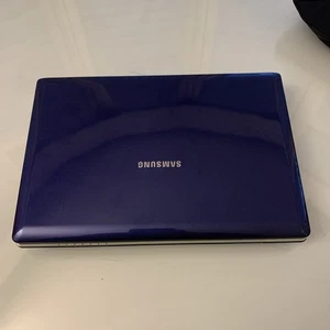 Samsung Blue NC10 10.2 " Netbook 1.6 GHz intel Atom - Picture 1 of 3