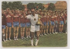 1959 Heinerle Sportarten Hans-Jurgen Wende Kapitan Wende mit der WM-Trophae