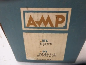 AMP Solderless Terminls U.S. Made Surplus Car Truck Tractor #42267-2 - Bild 1 von 2