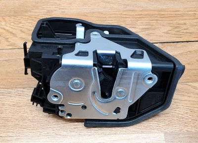 ✅ Actuador de pestillo de cerradura de puerta lateral del pasajero trasero derecho OEM BMW F30 F34 F36 335 435 Foto 1 de 4