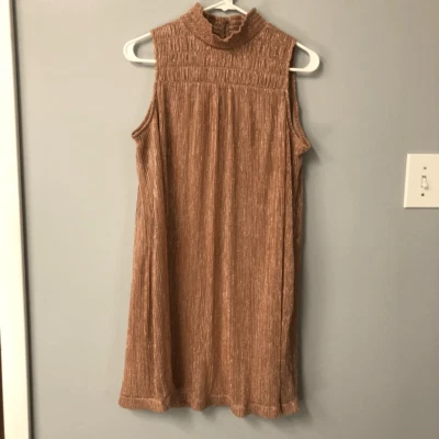 Vestido de fiesta nine west cambio plisado cuello falso rosa y dorado metálico talla pequeña Foto 1 de 4