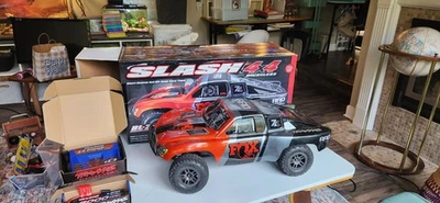 Traxxas Slash BL-2S 1/10 RTR 4X4 Brushless Short Course Truck (Fox) - Image 1 of 4