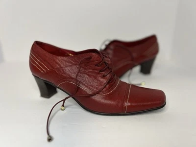 Vintage Woman’s oxford shoes In Red Leather Size 36 U.S. Size 5.5. Lace Up Heals - Image 1 of 4