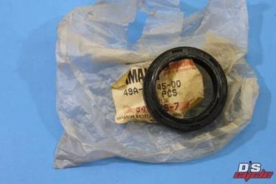 SELLO DE ACEITE YAMAHA NOS YX600 XJ750 TZ250 SRX600 FZ600 FJ600 49A-23145-00-00 NOS Foto 1 de 4