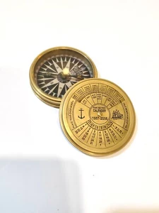 Brújula calendario 100 años latón antiguo vintage, instrumento de navegación - Imagen 1 de 6