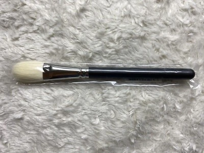 Mac Cosmetics Pinsel 133S Small Cheek Brush  - Bild 1 von 4