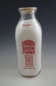 SHADOW BROOK FARMS VAUX HALL N.J. BOTTIGLIA LATTE CON TAPPO 1 QUARTO - Foto 1 di 3