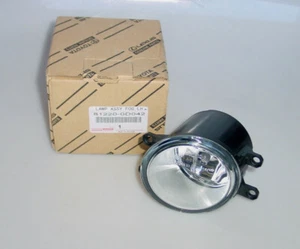 NUOVO originale Toyota fendinebbia sinistro Avensis Aygo IQ Yaris Auris Prius RAV4 - Foto 1 di 7