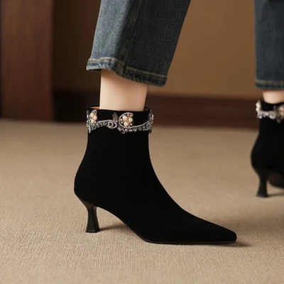 Botas al tobillo con cremallera lateral para mujer punta puntiaguda bordadas con cuentas botas de tacón de gatito Foto 1 de 4