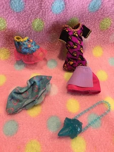 Barbie Club Chelsea Fabric Skirts dress & Purse Bag Toy #5 Set Mattel - Bild 1 von 3
