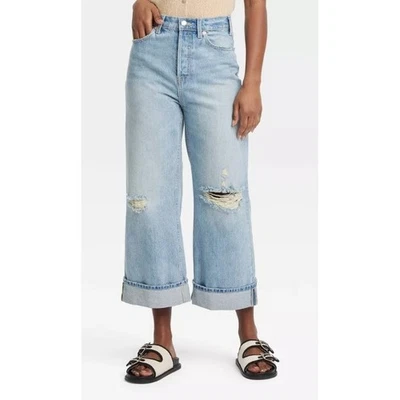 Pantalones de mezclilla para mujer Universal Thread recortados vintage de pierna ancha lavado medio desgastados 6 Foto 1 de 4