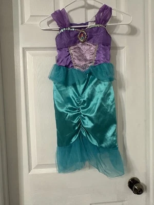 Disney Jakks Niñas Ariel Sirenita Disfraz Pruple y Azul con Camafeo Dorado  Foto 1 de 4