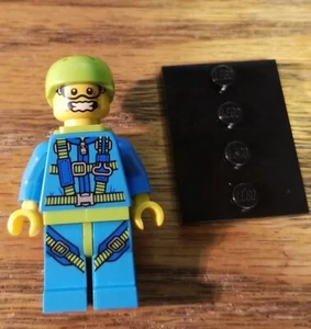 LEGO Series 10 Collectible Minifigure Skydiver - Picture 1 of 1