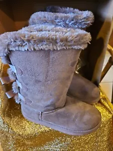 UGg W Classic Short Taupe Sz 9 Preowned - Picture 1 of 12
