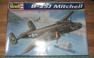 Revell B-25J Mitchell 1:48 model airplane 85-5512 - Picture 1 of 6