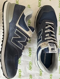 New Balance 574 Classic True Navy blu grigio e bianco scamosciato uomo 13 ML574EGN DIFETTO - Foto 1 di 12
