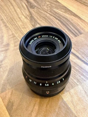 Lente Fujifilm Fujinon XF 23 mm F/2 R WR - negra - ligeramente usada Foto 1 de 2