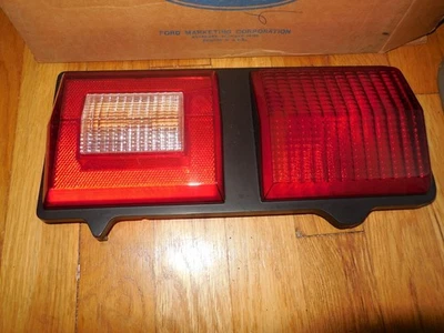 Lente de lámpara trasera Mercury Montego 1974-1976 LH D4GY-13450-B como nueva Foto 1 de 3