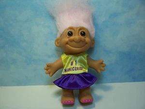 #1 MANICURISTA con uñas pintadas - Muñeca Russ Troll de 5" - NUEVA EN BOLSA ORIGINAL - Imagen 1 de 8