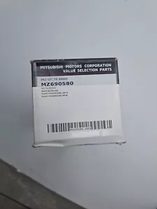 Mitsubishi Front Brake Pad Set MZ690580 - Picture 1 of 1