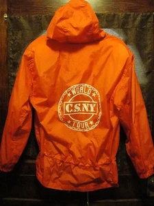 Chaqueta de Lluvia Crosby Stills Nash Young CSNY ~ RARA De Colección ~ Años 80 GIRA MUNDIAL Viento - Imagen 1 de 12