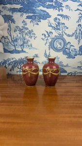 Paul Milet Sèvres Paire de Vases Émail Rouge Moucheté et Bronze Style Louis XVI - Foto 1 di 9