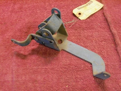 1968-1969 Ford Torino/Fairlane/Ranchero 302 Accelerator Bellcrank Assembly - Image 1 of 4