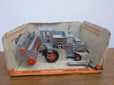 1/32 Ertl Farm Toy Allis Chalmers Gleaner  Combine in the Bubble Box - Image 1 of 4