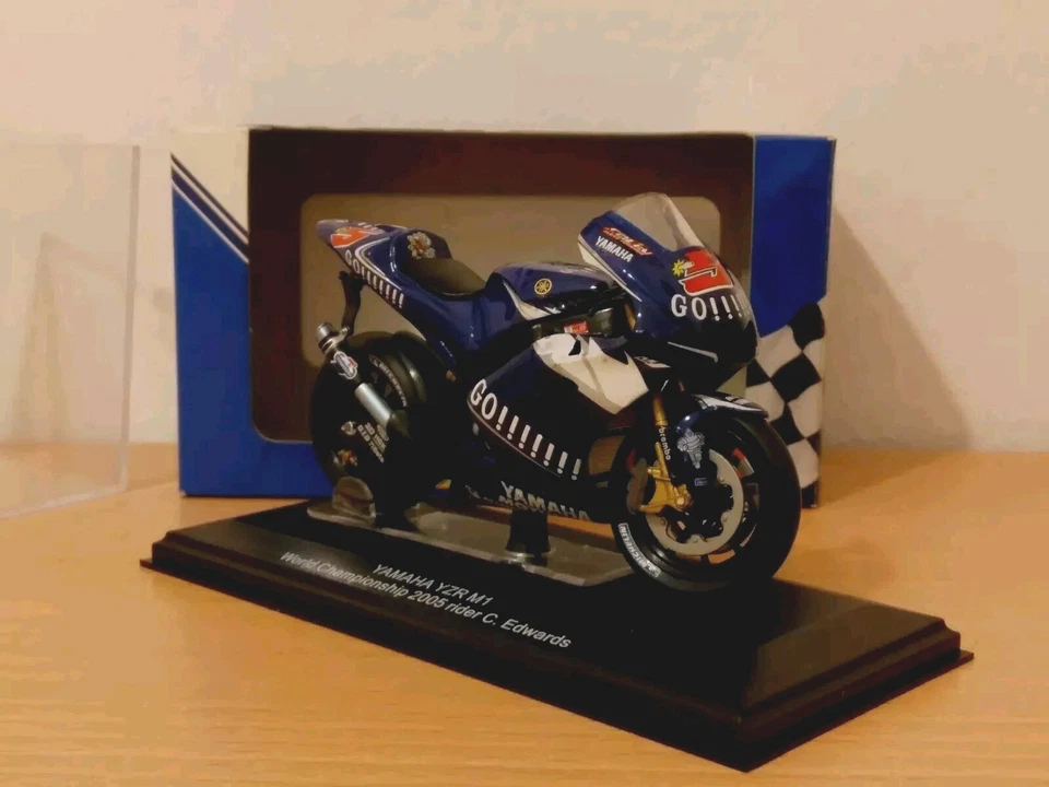 Italeri 1:22 Yamaha YZR M1, World Championship 2005,#5 Collin Edwards,Neu in OVP - Bild 1 von 4
