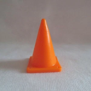 NUEVO Barbie I Can Be Soccer Coach Muñeca Naranja Cono de Construcción Para Diorama - Imagen 1 de 1