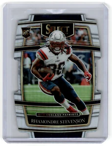 2021 Select Rhamondre Stevenson Silver Concourse Prizm pressofuso Rookie RC #75 - Foto 1 di 2