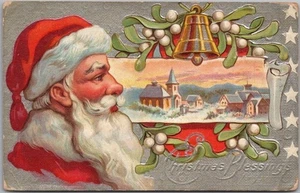 Postal de "Bendiciones de Navidad" de la década de 1960 de Santa Claus y escena de ciudad de invierno / iglesia - Imagen 1 de 2