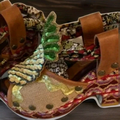 Sandalias zueco de piña tallada en madera Irregular Choice raras Uk4 edición limitada Dan Sullivan Foto 1 de 4