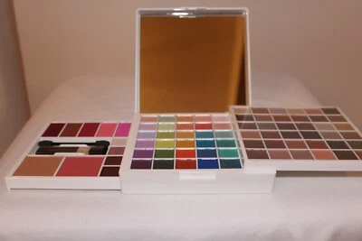 Mega paleta de maquillaje Avon Oh What Fun ojos labios cara sombra de ojos brillo rubor Foto 1 de 4