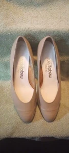 CALIFORNIA MAGDESIANS - Vintage Beige Leather Low Heel Pumps - Size: 7 M - Picture 1 of 5