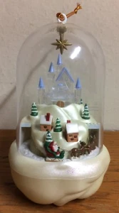 Colección de Regalo Avon Castillo Mágico de Santa Adorno Árbol de Navidad Animado Nuevo en Caja - Imagen 1 de 6