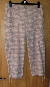 M&S Ladies Pink Camo Cargo 3/4 Length Trousers Size 16 Excellent Condition - Picture 1 of 3